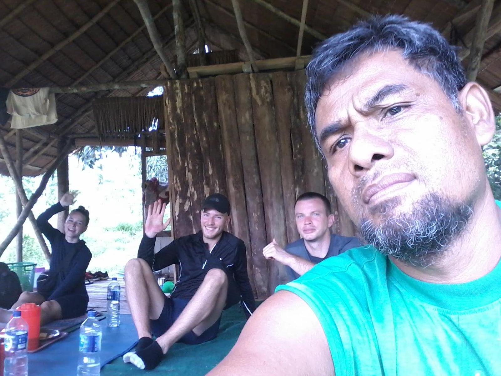 Orangutantreksumatra & Lovely Jungle Lodge Only Book If You Are Treking With Us Bukit Lawang Zimmer foto