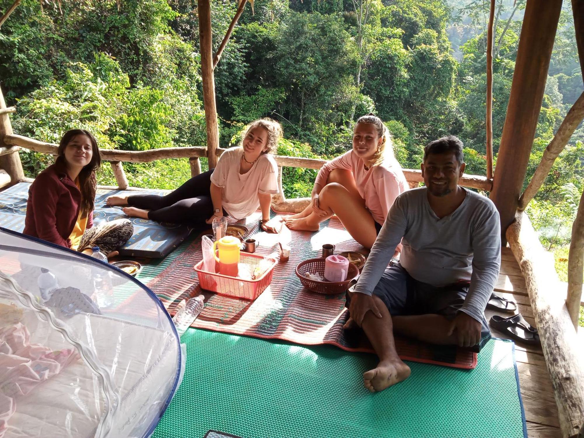 Orangutantreksumatra & Lovely Jungle Lodge Only Book If You Are Treking With Us Bukit Lawang Zimmer foto